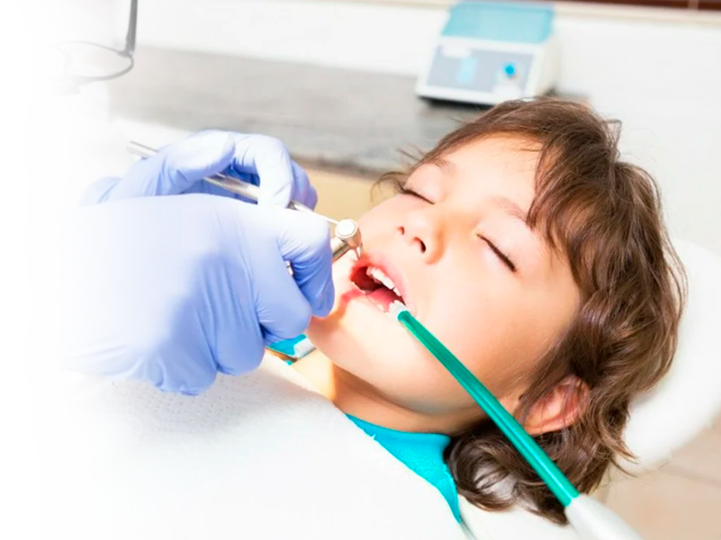Как детям лечат зубы